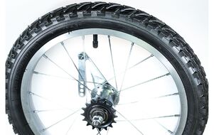 Колесо в сборе 18" заднее, алюминиевый обод, тормозная втулка, в сборе с покрышкой (18х1,95) и камерой (УТ00019440)